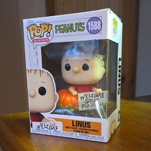 Funko Pop Peanuts Linus with Pumpkin